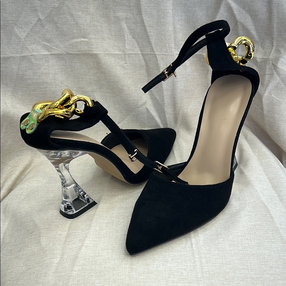 Elegant Black Heels with Gold Accent